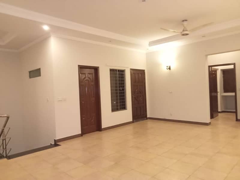 D H A Lahore 1 Kanal Owner Build Design House With 100% Original Pictures Available For Rent 22