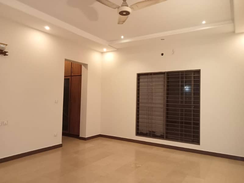 D H A Lahore 1 Kanal Owner Build Design House With 100% Original Pictures Available For Rent 33