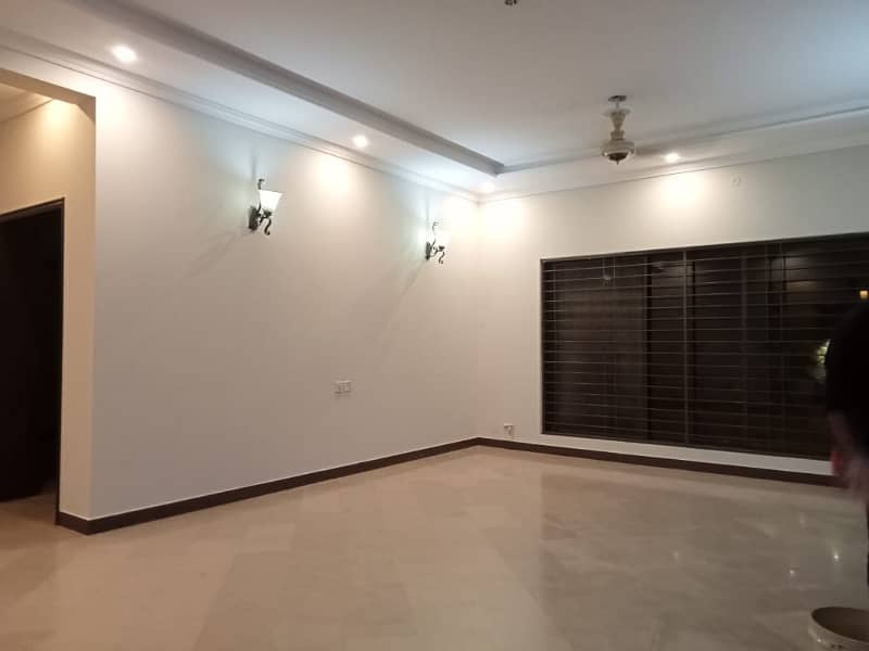 D H A Lahore 1 Kanal Owner Build Design House With 100% Original Pictures Available For Rent 39