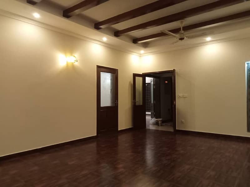 D H A Lahore 1 Kanal Owner Build Design House With 100% Original Pictures Available For Rent 40