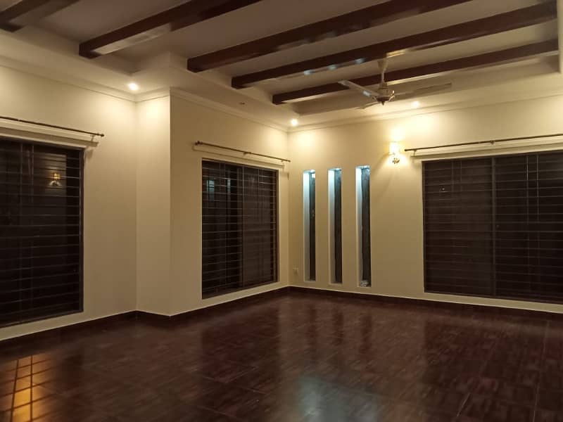 D H A Lahore 1 Kanal Owner Build Design House With 100% Original Pictures Available For Rent 41