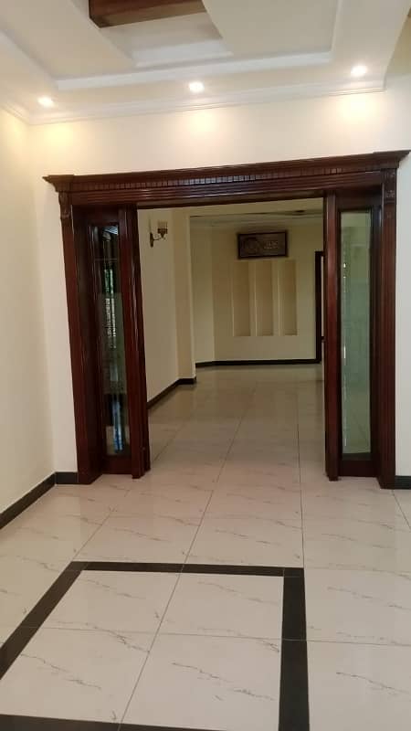 D H A Lahore 1 kanal Owner Build Design House with 100% Original pics available for Rent 3