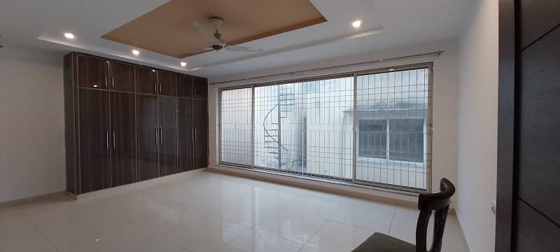 D H A Lahore 1 Kanal Mazhar Munir Design House Full Basement With 100% Original Pics Available For Rent 0