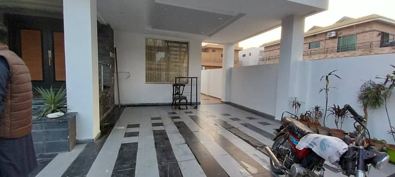 D H A Lahore 1 Kanal Mazhar Munir Design House Full Basement With 100% Original Pics Available For Rent 23