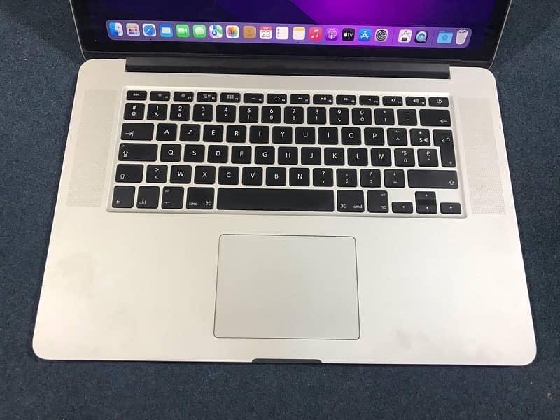 Apple MacBook Pro 2015 ( 15 inch Retina display ) 2