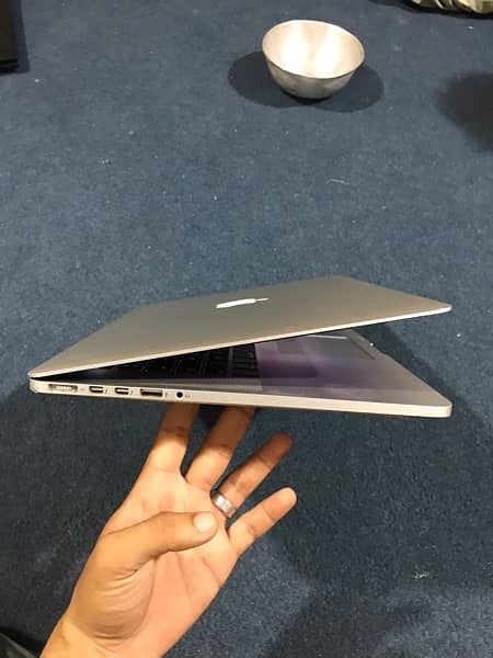 Apple MacBook Pro 2015 ( 15 inch Retina display ) 4