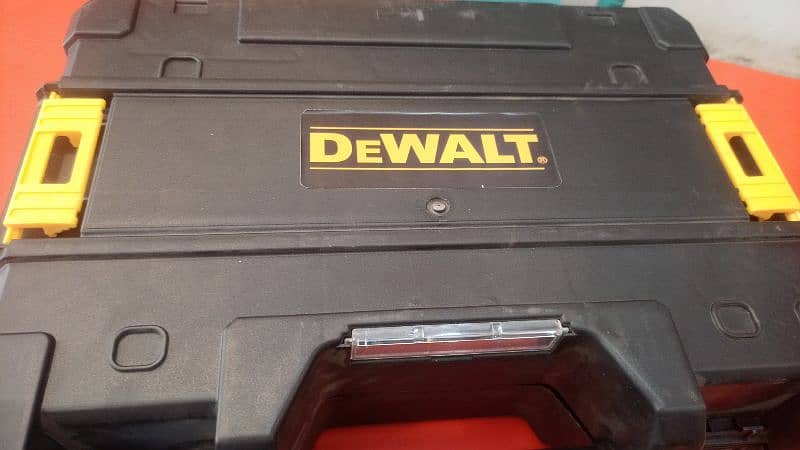 Heavy Duty DeWalt 48V cordless Screwdriver with 2 batteries 3