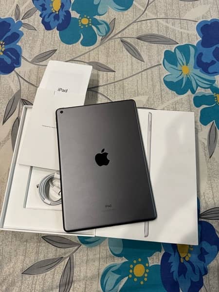 iPad 9th generation just box open in warranty 0