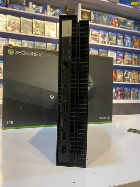 Xbox One X 7