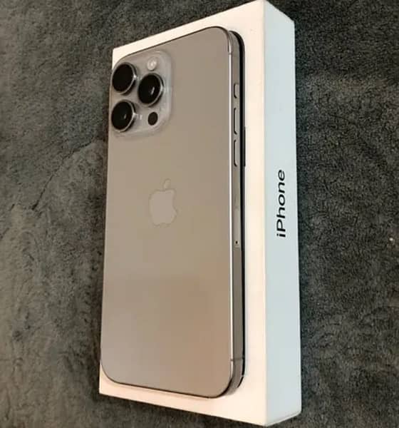 iPhone 15 Pro max 256GB natural titanium 3