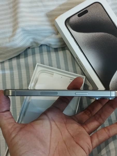 iPhone 15 Pro max 256GB natural titanium 12