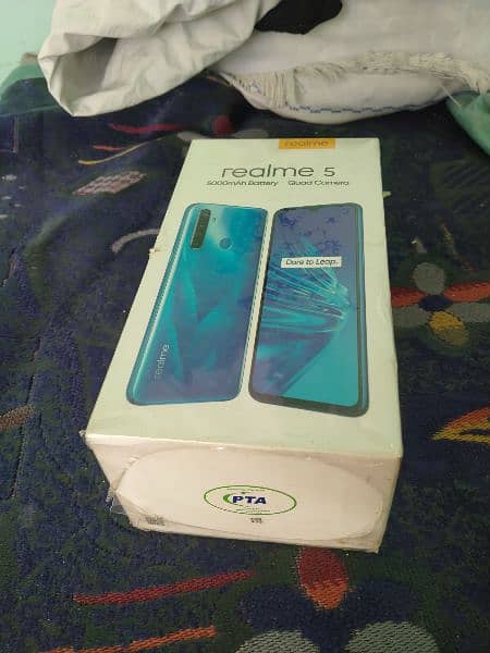 Realme 5  4/64 8