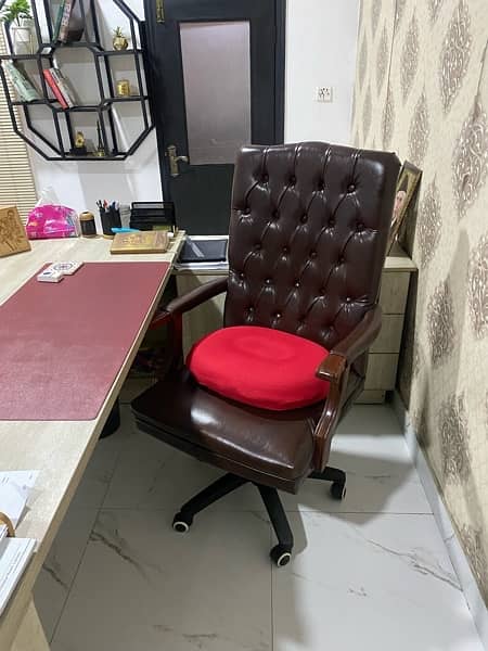 Executive Office Furniture 10/10 condition For Sale 7