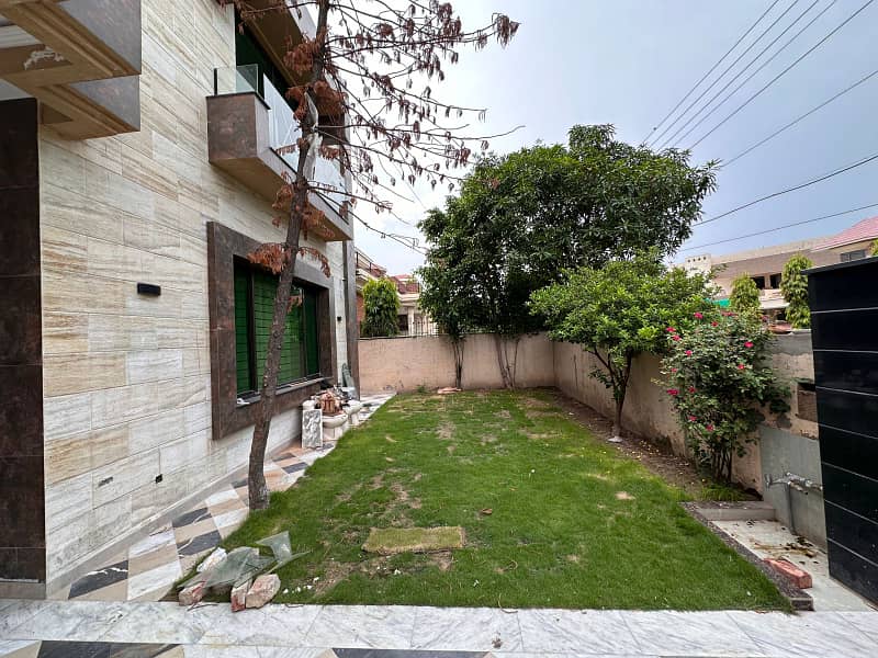 One kanal Slighty Used House Availaable For Sale 8