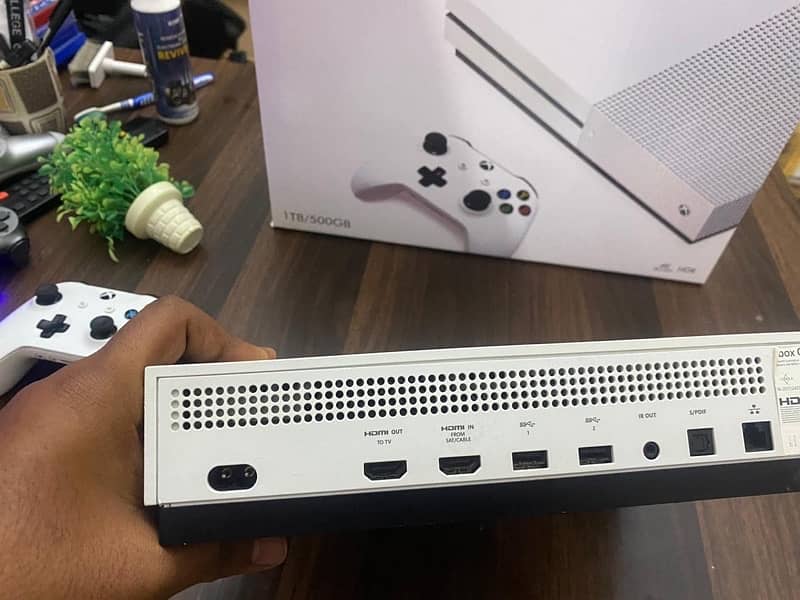 XBOX ONE S 1TB with Box 1