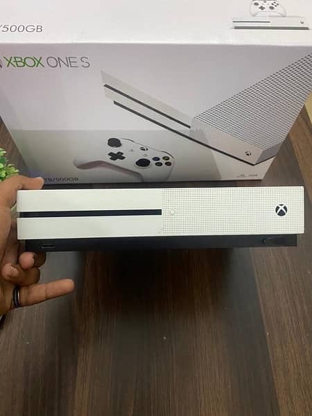 XBOX ONE S 1TB with Box 2