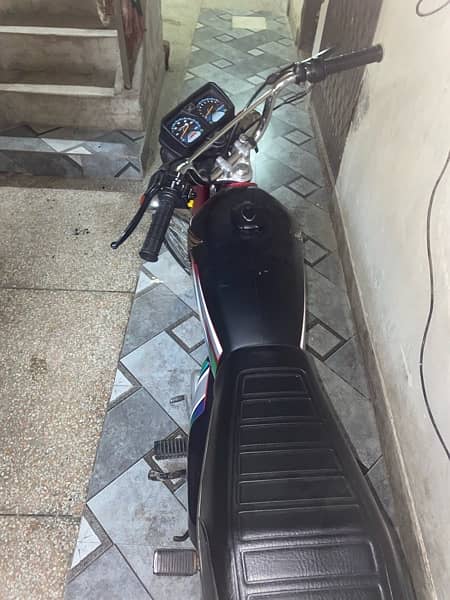 honda 125 sticker 23 ka h only serious  person call me 6