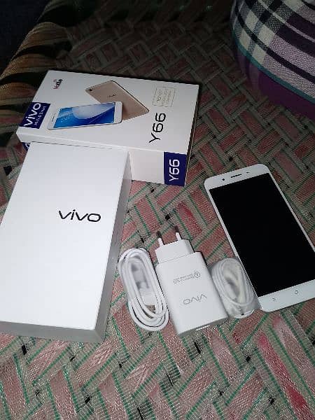 Vivo  mobile Y 66 ram 3 gp room 16 gp 4