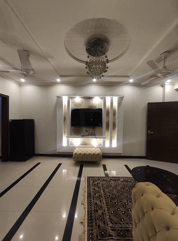 Prominently-Located Flat Available In Makkah Tower For Rent 9