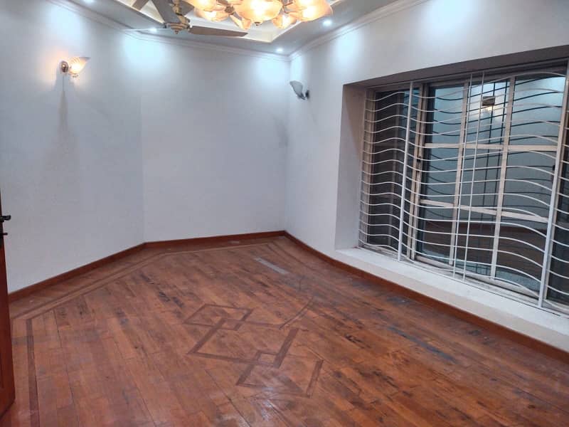 Fully Independent 1 Kanal Lower Portion with Upper Portion lock Available For Rent In FF Block DHA Phase 4 Lahore 2