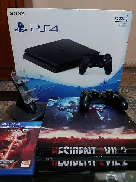 Ps4 slim 10/10 condition with box 1 disc and 1 controller stand 1