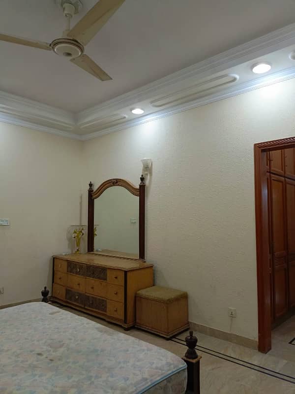 Fully Independent Fully Furnished 1 Kanal Upper Portion with Lower Portion lock Available For Rent In GG Block DHA Phase 4 Lahore 3