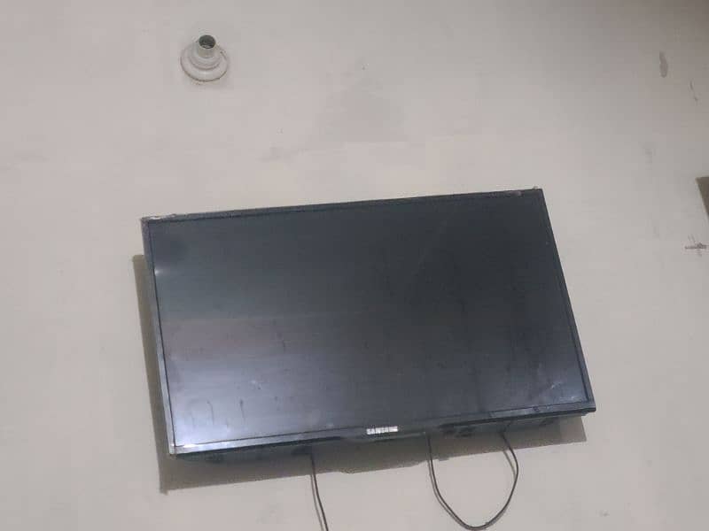 led 32 inch 10 by 10 h w 2