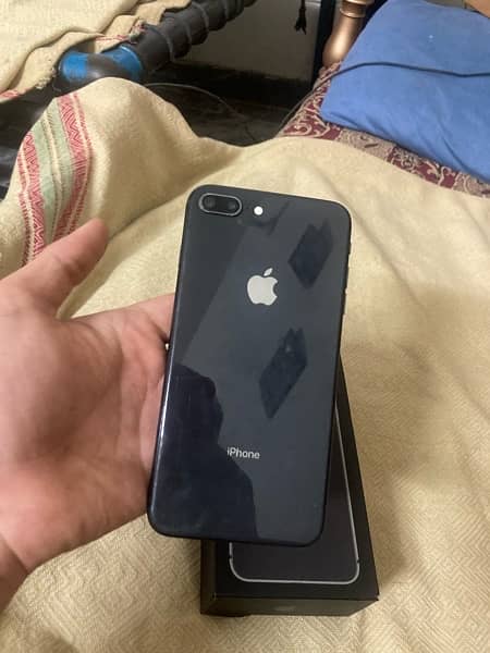 iphone8plus 64gb with box charger 1