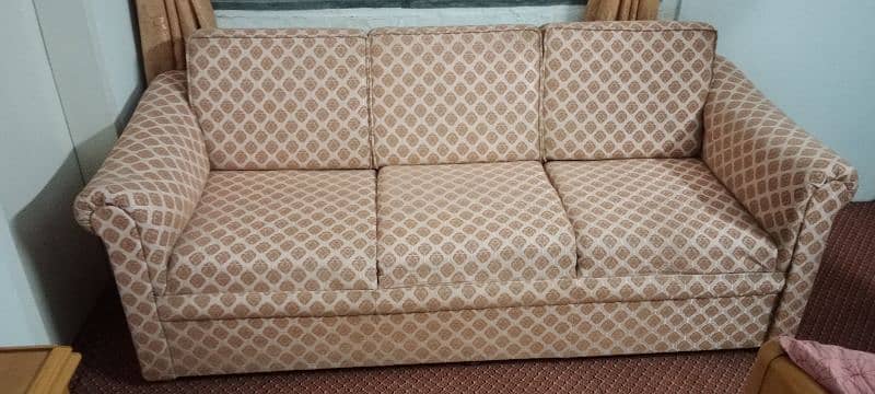 Heavy duty strong 3 seater sofa. Condition as new 0