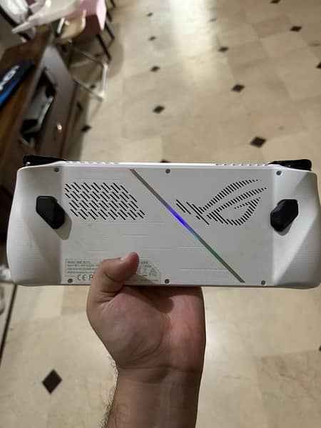 Asus Rog Ally z1 extreme 1