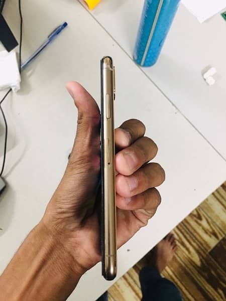 Iphone XS (PTA Approved) 1