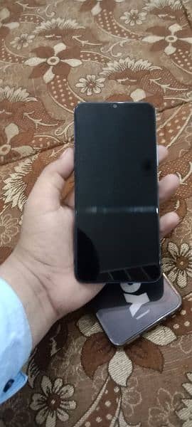 vivo y31 4/128 with original Box charger 2