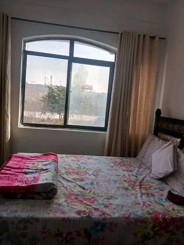 Furnish room available in G11/3 pha for ladies 4