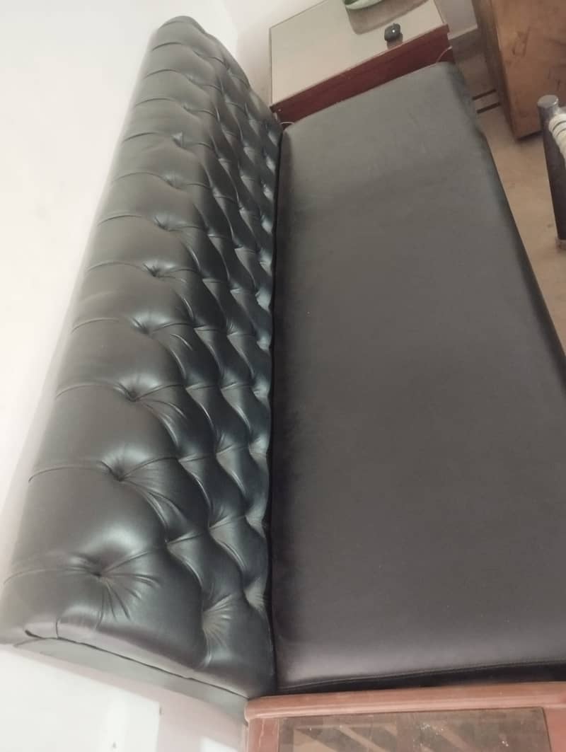 Office full size 3 Seater Sofa Slightly Used Fresh Like New 1