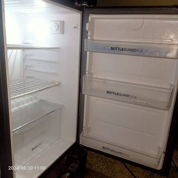 Haier fridge in very good condition, new, with 10 year warranty 6