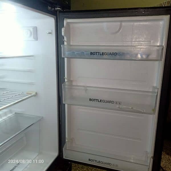 Haier fridge in very good condition, new, with 10 year warranty 7