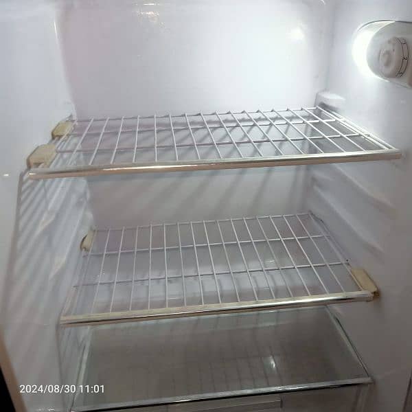 Haier fridge in very good condition, new, with 10 year warranty 8