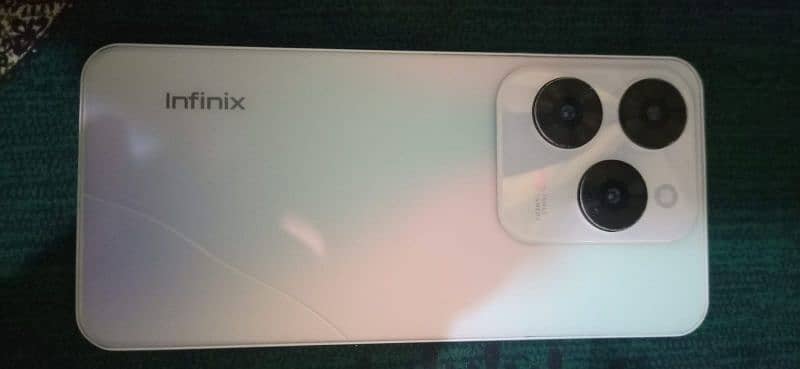 I'm selling my infinix hot 40pro 16 256 2