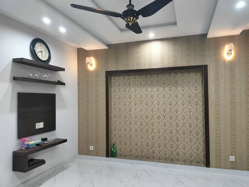 10 Marla Luxury Non Furnished Upper Portion For Rent in Bahria Town Lahore 1