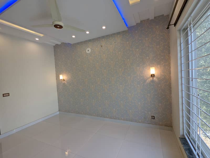 10 Marla Luxury Non Furnished Upper Portion For Rent in Bahria Town Lahore 2