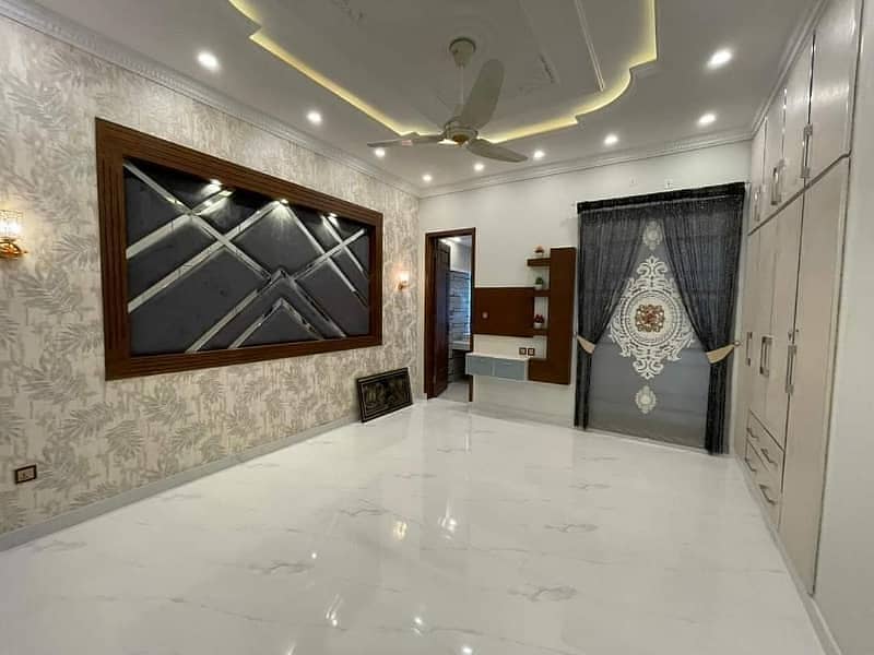 10 Marla Luxury Non Furnished Upper Portion For Rent in Bahria Town Lahore 3