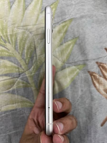 iphone 11 pta approved (64gb) with box 4