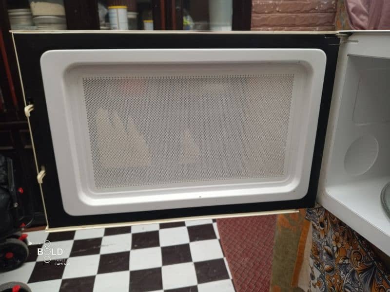 Dawlance microwave oven for urgent sale 3