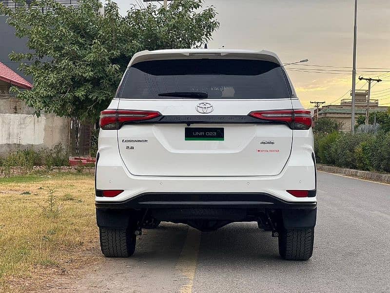 Toyota Fortuner Legender 2023 2