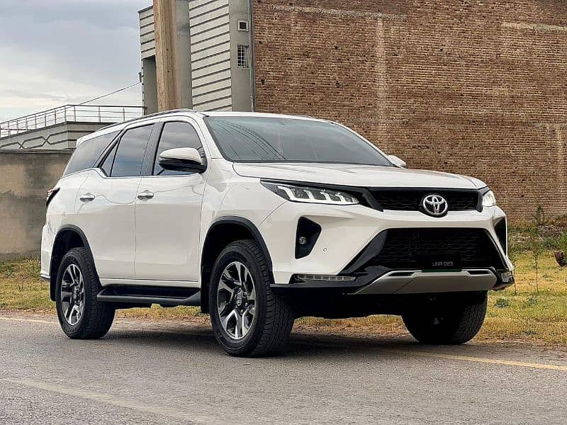 Toyota Fortuner Legender 2023 3