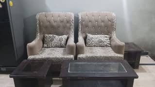 5 seatr sofa hai yeh walwet ur banarci fabric hai condition 10/9 hai. . 0