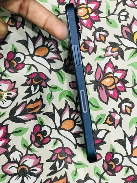 iphone 13 128gb non pta sim working   seild phone 4