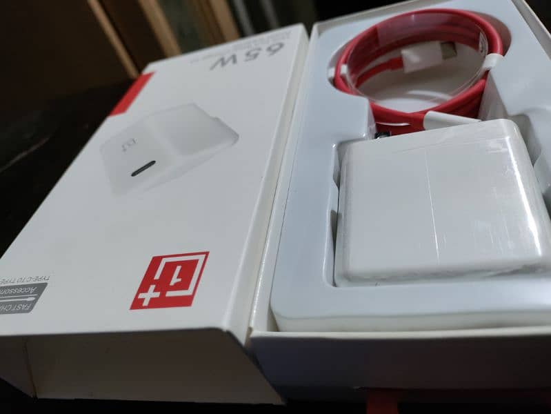 OnePlus Warp Charger 65 Watt 3