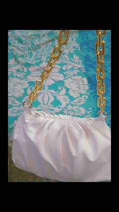 white tending hand bag with golden chain only for 799 with no dc