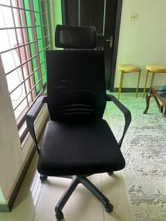 10/10 condition imported wide seat office chair.